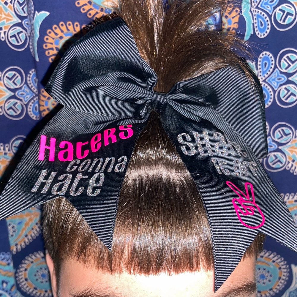 taylor swift cheer bow